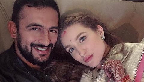 Bollywood actor Arunodaya Singh and wife Lee Elton iamges.jpg