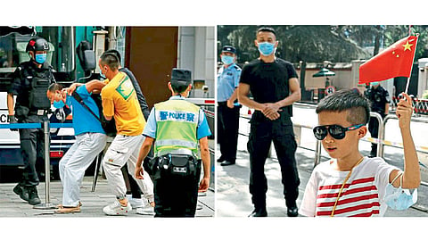 चेंगडू - दुतावासाबाहेर फलक झळकाविण्याचा प्रयत्न करणाऱ्या व्यक्तीला साध्या वेशातील सुरक्षा अधिकाऱ्यांनी जेरबंद केले. दुसऱ्या छायाचित्रात अमेरिकी दुतावासाच्या बाहेर चीनचा राष्‍ट्रध्वज झळकाविणारा मुलगा.