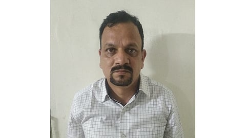 Crore Fraud by saying government offers jobs In Pune Kolhapur, naga and akole