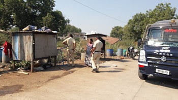 पोलीस आले छापा देखील मारला पण खालीहात परतावे लागले !  