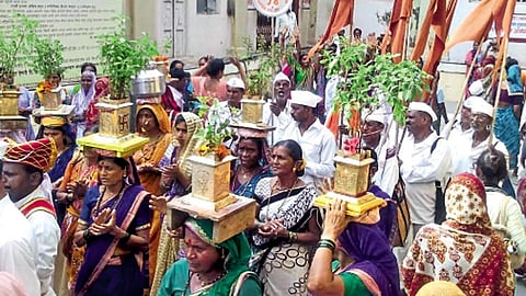 संत गजानन महाराजांची पालखी 