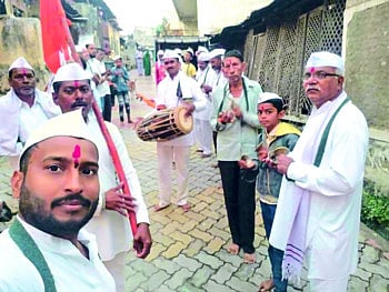 शंभर वर्षांची परंपरा, गुंजतोय हरिनामाचा गजर ! 