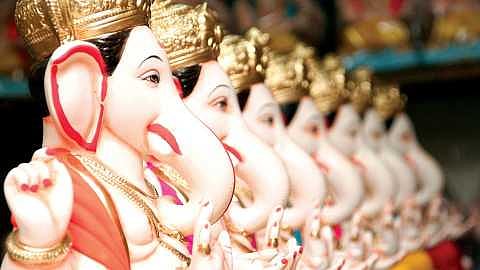 पाथर्डीतील गणेशमूर्तींची लंडनला वारी! मागणी वाढल्याने दरही चांगला