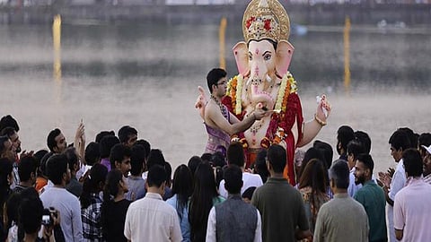 Video : कोरोनासह जलप्रदूषण टाळण्यासाठी घरच्या घरीच असे करा "श्रीं'चे विसर्जन