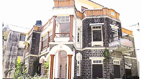 Good Look for old Home in Klhapur.gif