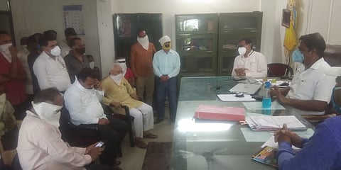 कन्टेंटमेंट झोन विरोधात व्यापारी रस्त्यावर, साखळी उपोषणाचा इशारा 