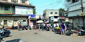 जीवनावश्‍यक वस्तू खरेदीचा नावाखाली बाजारपेठेत गर्दी