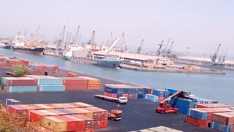 उरणमध्ये आढळले २ कोरोना पॉझिटिव्ह; JNPT मध्ये भीतीचं वातावरण....