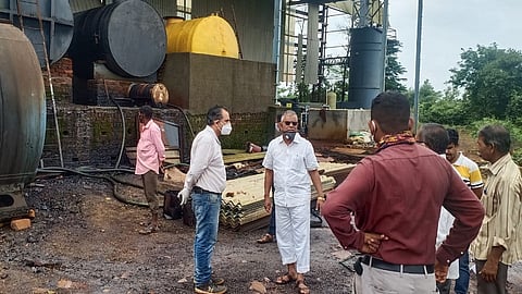 माणगाव : निजामपूर सरपंच राजाभाऊ रणपिसे, ग्रामविकास अधिकारी पाटणे, पोलिस पाटील, कोस्ते बुद्रुक ग्रामस्थ, तसेच जेटीएल कंपनीचे व्यवस्थापक यांनी दूषित पाणी प्रक्रिया करणार्!या प्लांटची पाहणी केली. 