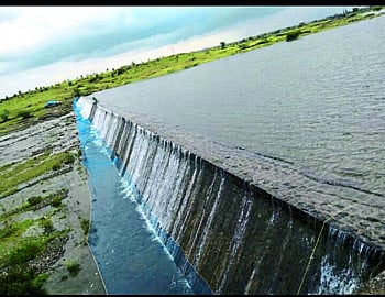 धुळे तालुक्यातील सर्वच जलसाठे ओसंडले; समाधानकारक पावसाने दिलासा 