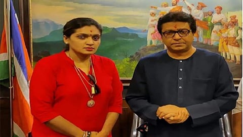 MNS chief Raj Thackeray consoled Rupali Patil for threat pune graduate election