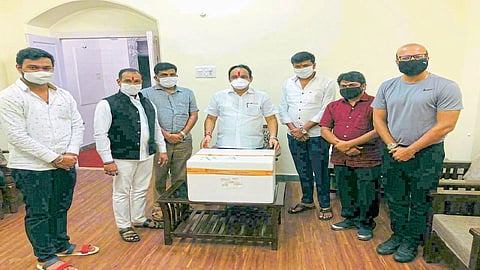 आमदारांच्या एका हाकेत उद्योगपतीने दिली लाखांची रेमडिसिव्हर इंजेक्‍शन्स