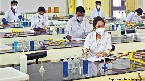 तुमचे डिपॉझिटचे पैसे मिळाले का ? वैद्यकीय महाविद्यालयांनी अडवली हजारो विद्यार्थ्यांची अनामत रक्कम