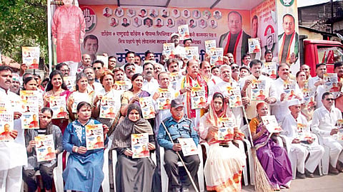 समताभूमी - पुण्याच्या विकासाच्या चतु:सूत्रीवर आधारित काँग्रेस आघाडीचे उमेदवार मोहन जोशी यांच्या जाहीरनाम्याचे प्रकाशन मंगळवारी सर्वसामान्य नागरिकांच्या हस्ते करण्यात आले.