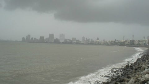 मुंबईकरांनो सावधान ! ३ जूनला चक्रीवादळ महाराष्ट्र किनाऱ्याला धडकण्याची शक्यता