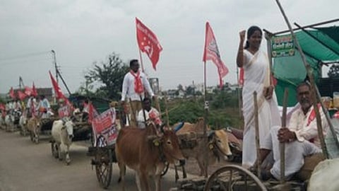 Farmers did protest in gadchiroli with their Bullock cart  