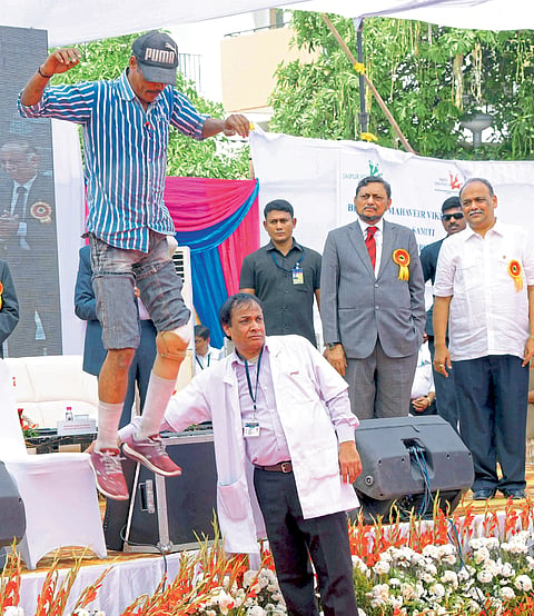 Distribution of artificial limbs in Nagpur by the Chief Justice 