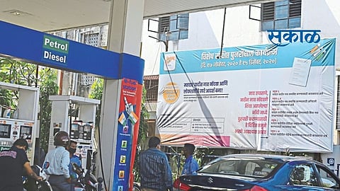 Preparations to remove Narendra Modis banner at petrol pumps in Nagpur