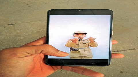 Video : हारायचं न्हाय गड्या, रडायचं न्हाय...कोरोनाला हरवून टाकायचं हाय