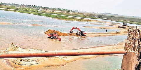 In-legal sand mills in Maldoli area kokan marathi news