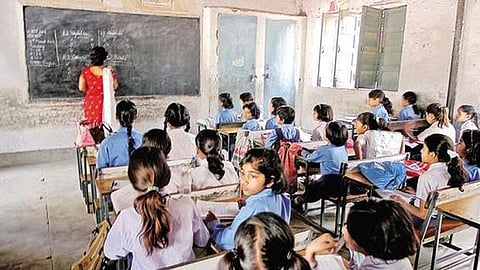 पालकांच्या संमतीनेच विद्यार्थी बसणार शाळेत 