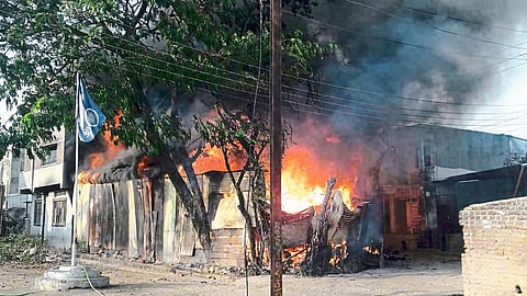 Set Fire Wholesale Shop In Kannad
