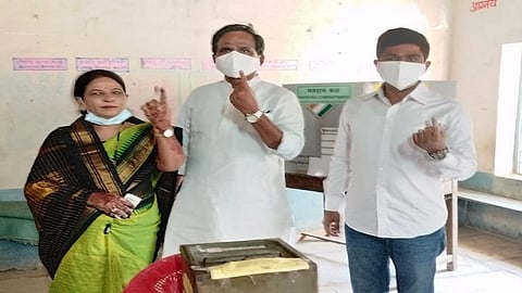 Union Minister Raosaheb Danve Cast His Vote With Family For Aurangabad Graduate Election