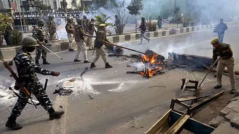 CAB : सरकार म्हणतेय, 'पूर्वेत्तर राज्याच्या हिंसाचाराला काँग्रेसच जबाबदार'