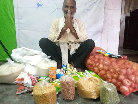 Pune Gopal Samaj Sanghatana provided supplies for Shahir Waman Vani