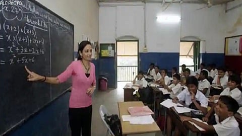 शिक्षणमंत्र्यांची माघार, अखेर शाळांना 14 दिवसांची दिवाळी सुट्टी