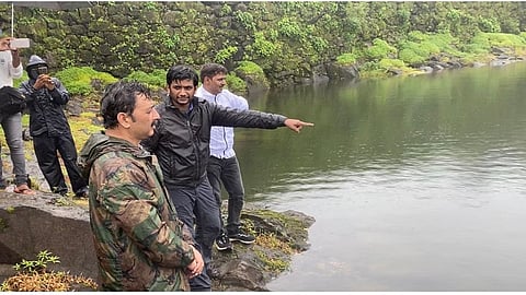 हर हर महादेव! सुमारे दीडशे वर्षानंतर रायगडावरील हत्ती तलाव भरला; संभाजीराजेंकडून कामाची पाहणी 