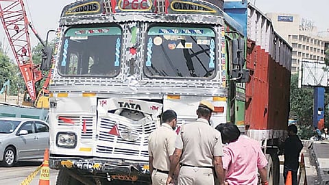 भ्रष्टाचाराचा भस्मासूर! दरवर्षी ट्रकचालकांकडून कोट्यावधी रुपयांची उकळली जाते लाच! खुद्द केंद्रीय परिवहन मंत्र्यांनीही केले मान्य