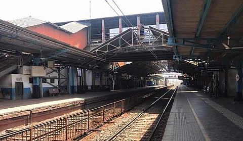 मुंबई लोकल ट्रेन पुन्हा कशी सुरु करता येईल?, मुख्यमंत्र्यांकडे प्लॅन सादर