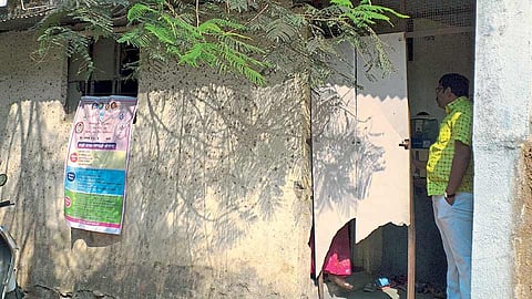 धोकादायक इमारतीत मुलांना धडे