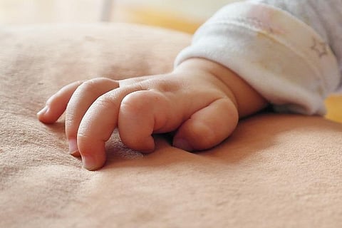 एक वर्षाचा चिमुरडा...मृत्यूच्या दारेतून "कोरोना' फायटरने वाचविले त्याचे प्राण ! 