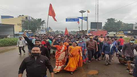 area of ​​Chhatrapati Shivaji Maharaj Chowk at the entrance of Piranwadi village Women and youth marches in protest belguam