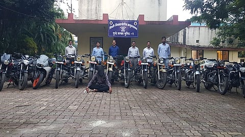 नाशिकचा हाच तो 'बुलेटराजा', जो फेसबुकवरून विकायचा चोरलेल्या गाड्या 