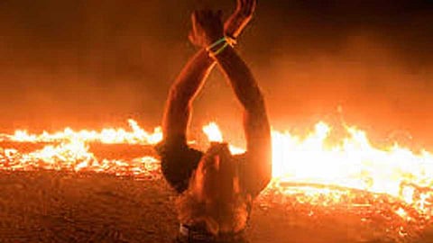 Akola News: Accused attacked with ax, set on fire with alcohol, court remanded accused
