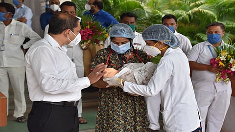 दूरावलेले लेकरू पाच दिवसांनी आईच्या कुशीत