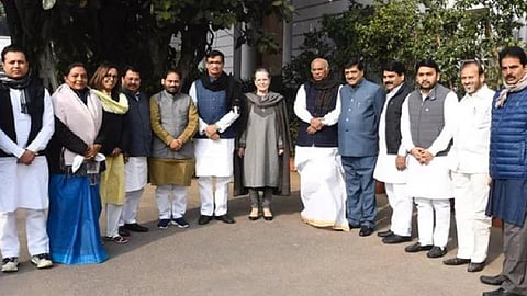 काँग्रेसला मिळणार 'ही' खाती, खातेवाटपाची यादी सकाळच्या हाती.. 