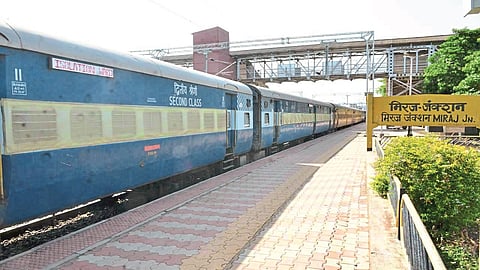Due to lack of demand, "Kovid Express" stopped at Pune station