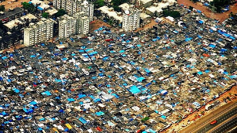अनागोंदी कारभाराची हद्द ! धारावीतल्या पॉझिटिव्ह कुटुंबाला सोडलं घरी सोडले घरी आणि पुढे जे घडलं...