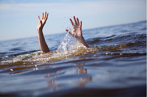 man and his son died due to drowning in river in amravati