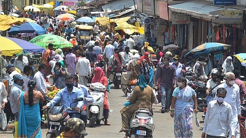 Crowds Flocked To Gadhinglaj In Fear Of The Lockdown Kolhapur Marathi News
