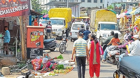 Headaches In Gadhinglaj Due To Traffic Congestion Kolhapur Marathi News