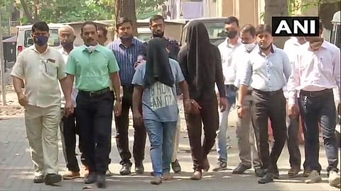 शहाळ्याच्या ट्रकची झडती घेताच पोलिसच झाले अवाक; समोर होतं एक टन 800 किलो गांजाचं घबाड