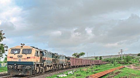 Sindikar came together on Railway service issue Nitin Gadkari Devendra Fadnavis wardha