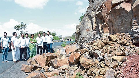 दिवे घाटातील दरडींची सुप्रिया सुळेंकडून पाहणी 