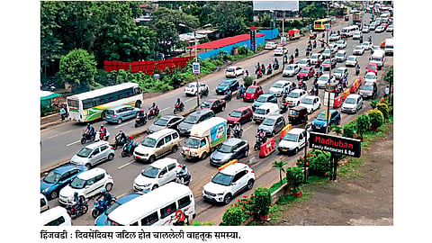 आम्ही अजूनही सिग्नललाच आहोत... 