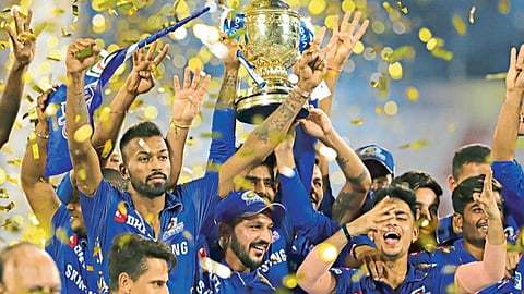 नीरोचं फिडेल मधुर की कर्णकटू?